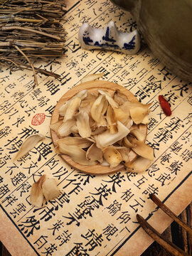 干百合中藥材滋補品的視覺魅力與中醫藥文化內涵